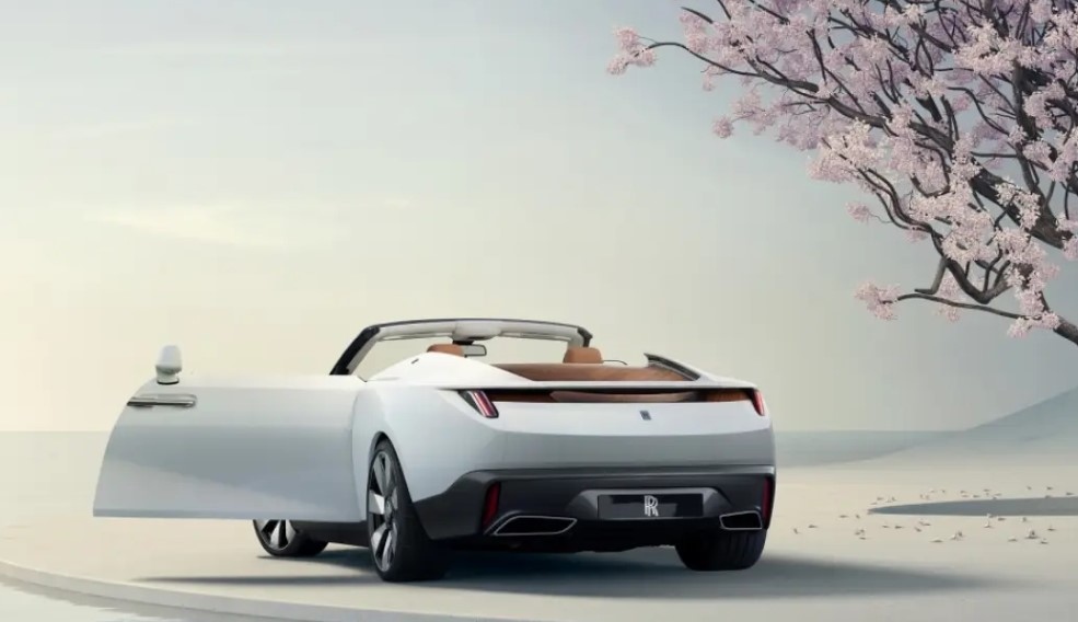 Представен е още един модел от семейството на Rolls Royce Droptail