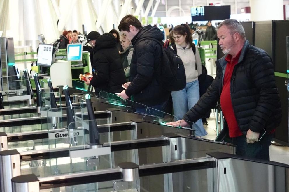 Летище София въведе система за самостоятелно сканиране на бордните карти