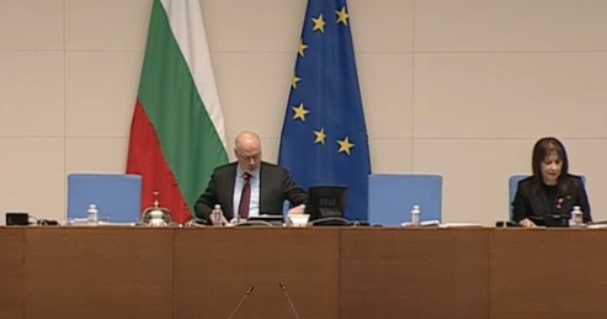 Очаква се Народното събрание да гласува оставката на министър председателя акад