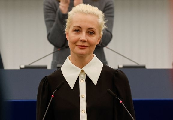 Юлия Навална вдовица на опозиционния лидер Алексей Навални призова руснаците