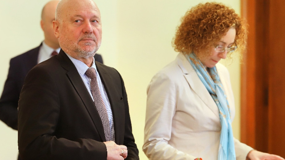 Кои министри ще запазят постовете си след евентуалната ротация на