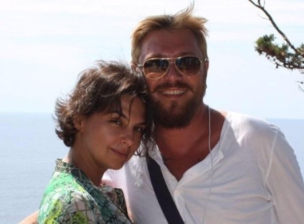 Огромен палат сред борови дървета и гледка към Витоша строят