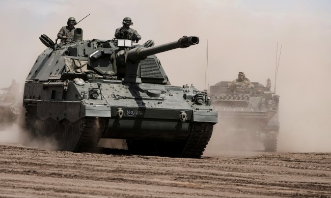 Високите цени на петрола заобикалянето на санкциите и държавните инвестиции