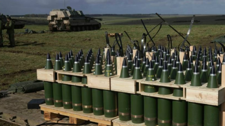 Осигурено е финансирането за закупуване на 800 000 артилерийски снаряда