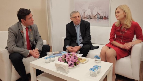 Министърът на туризма в оставка Зарица Динкова плаща дебели сметки