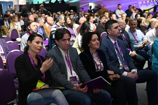 С 533 делегатски гласа Да България избра да се присъедини