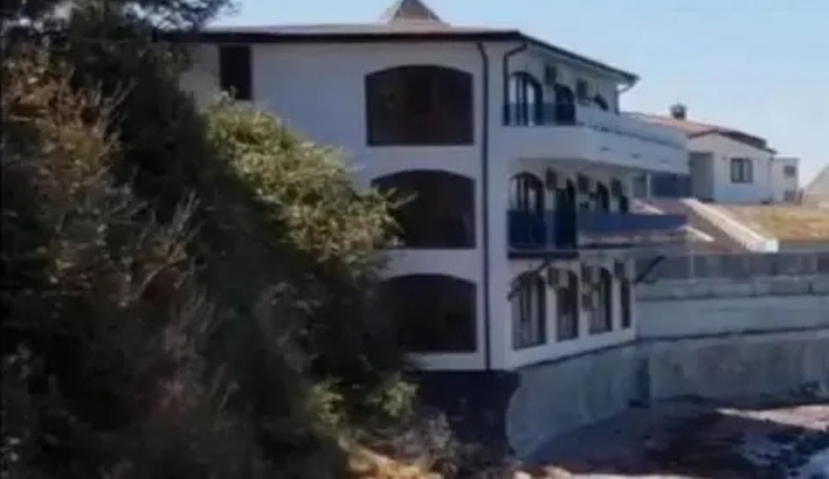 Почетният председател на ДПС Ахмед Доган който досега беше само ползвател