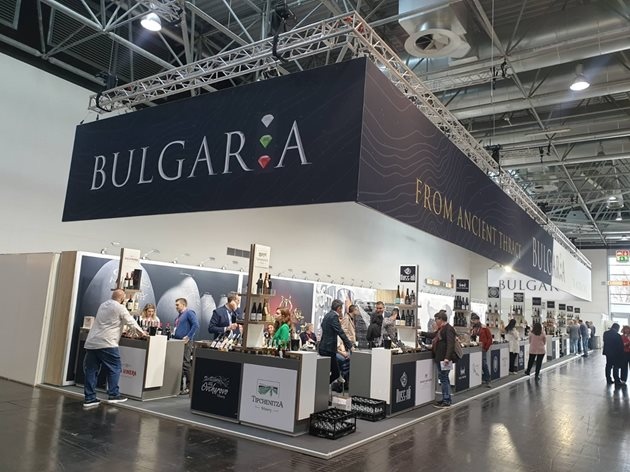 26 български винопроизводители представят своята продукция на най голямото в света