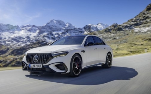 Mercedes показа наточената версия E53 AMG която пристига с обновен