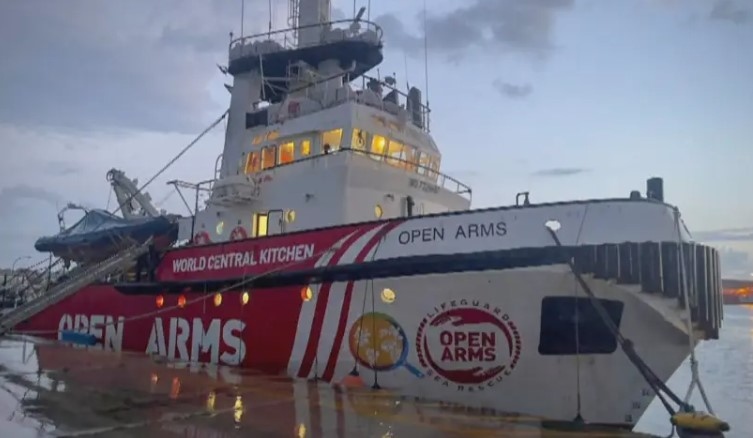 След двудневно закъснение първият кораб с хуманитарна помощ за Газа