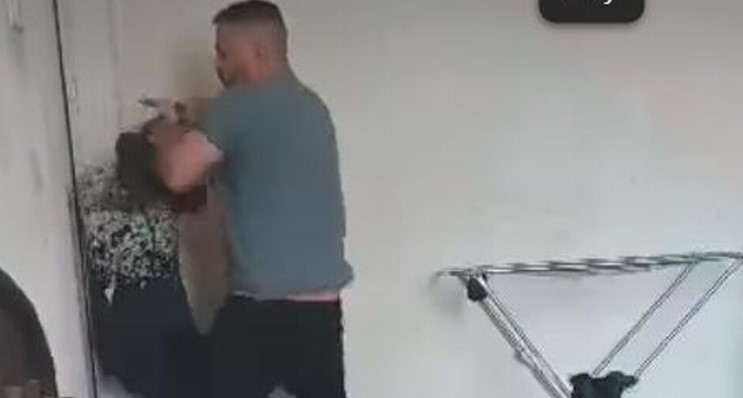 39 годишният мъж от Бобов дол който беше заснет да бие жена