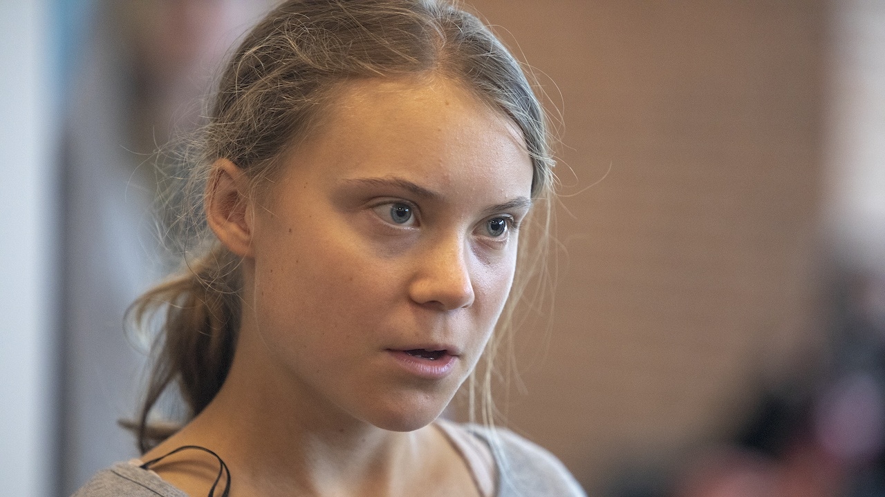 Шведската полиция принудително отстрани екоактивистката Грета Тунберг и други протестиращи