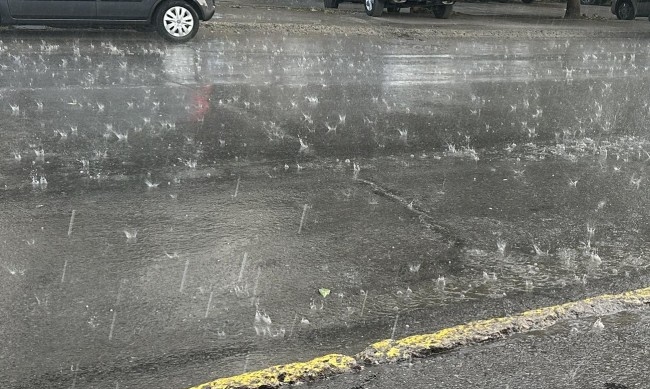 Град колкото грахово зърно удари Сопот Карлово и близкото до