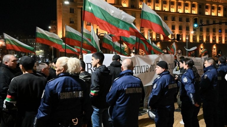 Протест –шествие срещу нелегалните мигранти се провежда в София