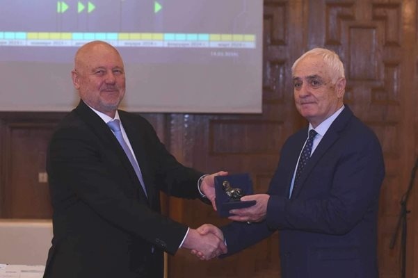 Строители искат още пари за ремонта на Граф Игнатиево  може да забави