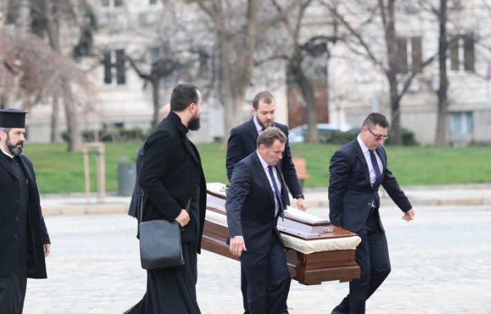 Ковчегът с тленните останки на Негово Светейшество българския патриарх Неофит беше внесен в