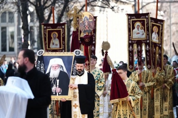 С историческо литийното шествие с тленните останки на патриарх Неофит
