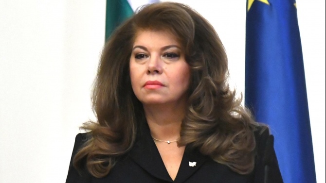 Вицепрезидентът Илияна Йотова коментира пред журналисти че не е оптимист