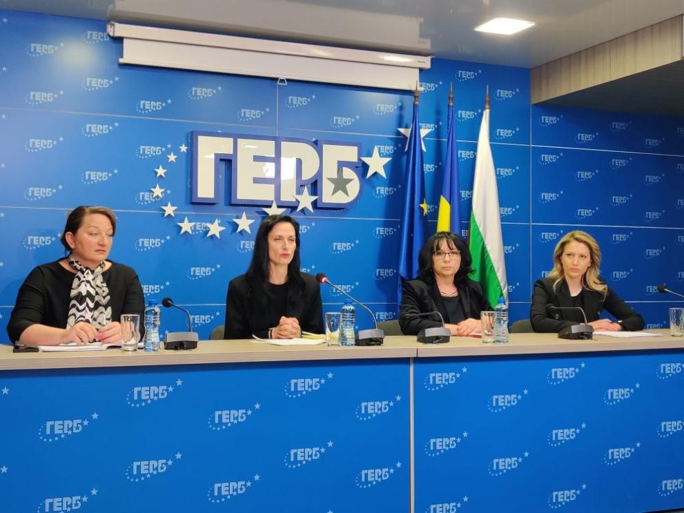 Ще върна празен мандат Това каза Мария Габриел от преговорният