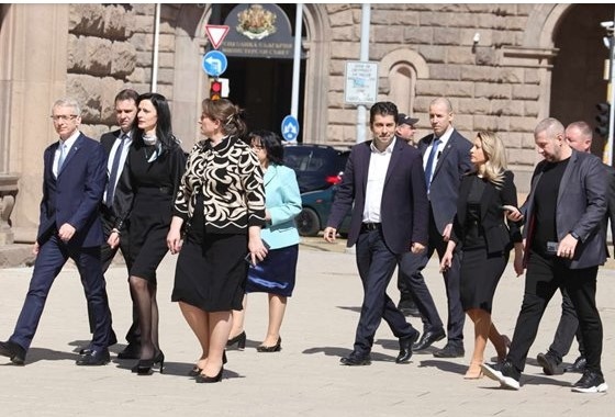  
Крайният срок за преговори между екипите на ГЕРБ СДС и Продължаваме