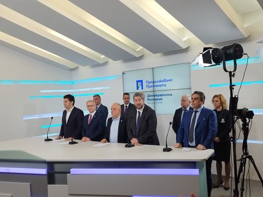 Предложеният състав на проектокабинета днес в папката представена пред президента