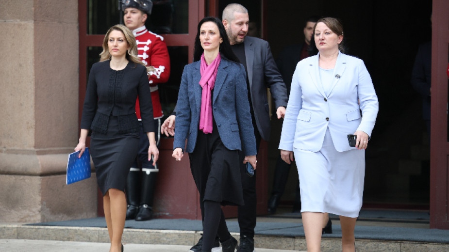 Коалиция ГЕРБ СДС трябва спешно да намери 11 нови министри иначе