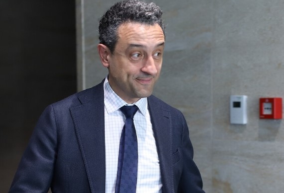 Правилният въпрос е защо беше счупено доверието Това което стана