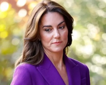 Разследват твърдения че служител на лондонската клиника в която Кейт Мидълтън