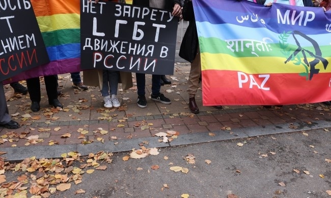 Русия приравни в закона гейове и лесбийки с терористи  