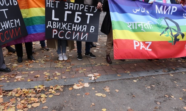 Русия добави това, което нарича ЛГБТ движение, към списъка с