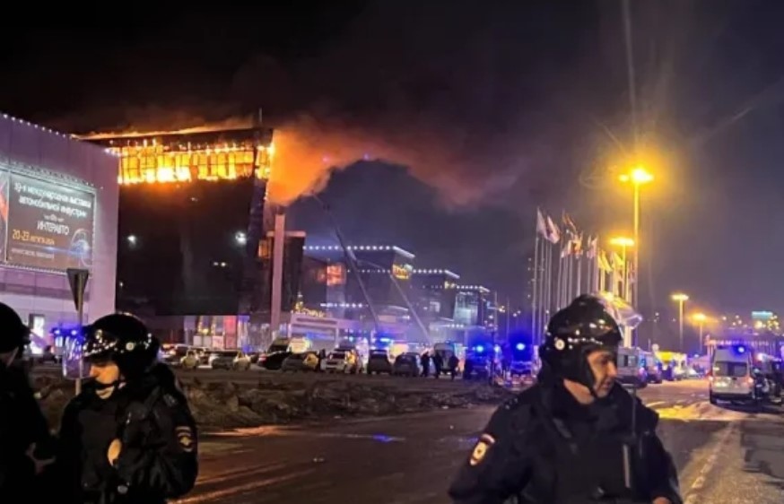 Най малко 60 вече са жертвите на терористичната атака в концертна