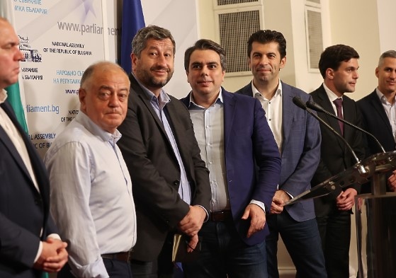 Депутати от ПП ДБ биват привиквани спешно и задължително да са