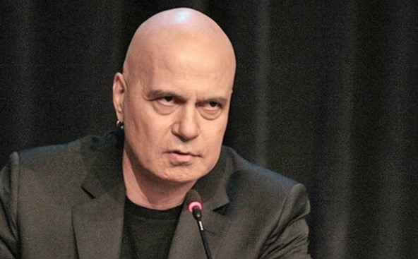 Лидерът на  Има такъв народ Слави Трифонов с пост в социалните