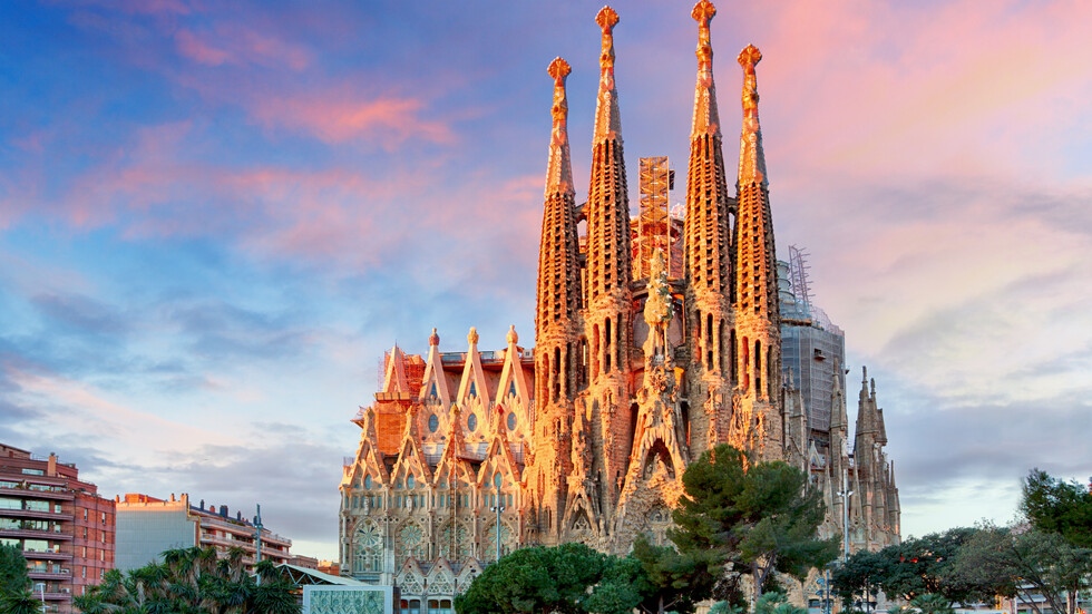 Саграда Фамилия в Барселона ще трябва да бъде завършена до