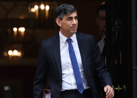 Двама министри подадоха оставки с което принудиха британския министър председател Риши