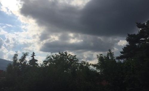 Днес още сутринта валежите ще спират облачността ще се разкъсва