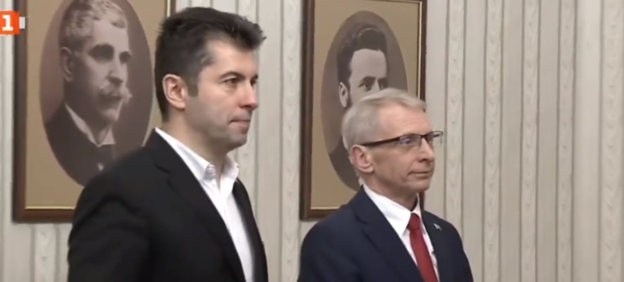 Държавният глава Румен Радев връчва втория мандат за съставяне на