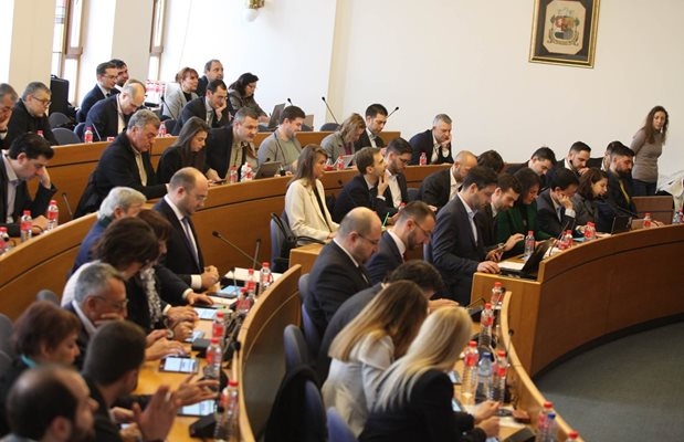 Само две минути бяха нужни на общинските съветници в София
