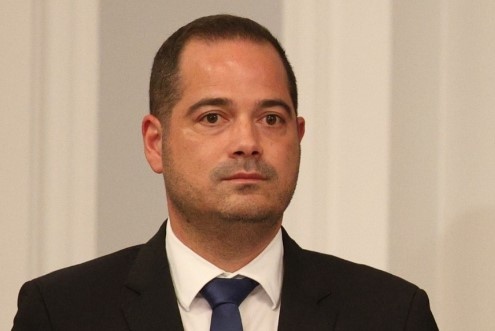 Няма да позволя името ми да се петни от политици