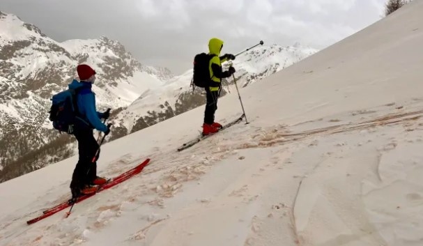 Необичайно явление превърна заснежените пейзажи на ски курорта Ливиньо в