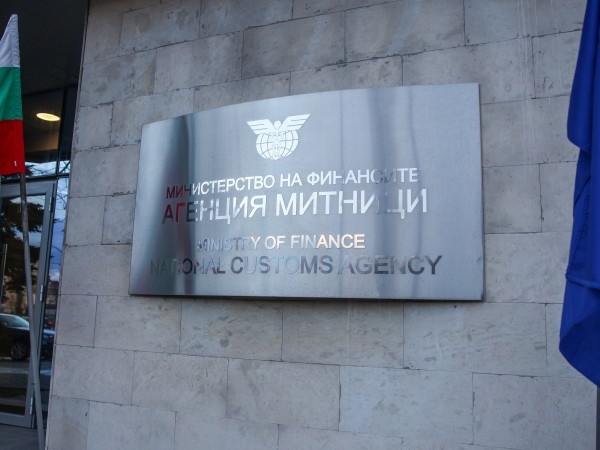 Обиски и изземвания от ДАНС в кабинета на директора на