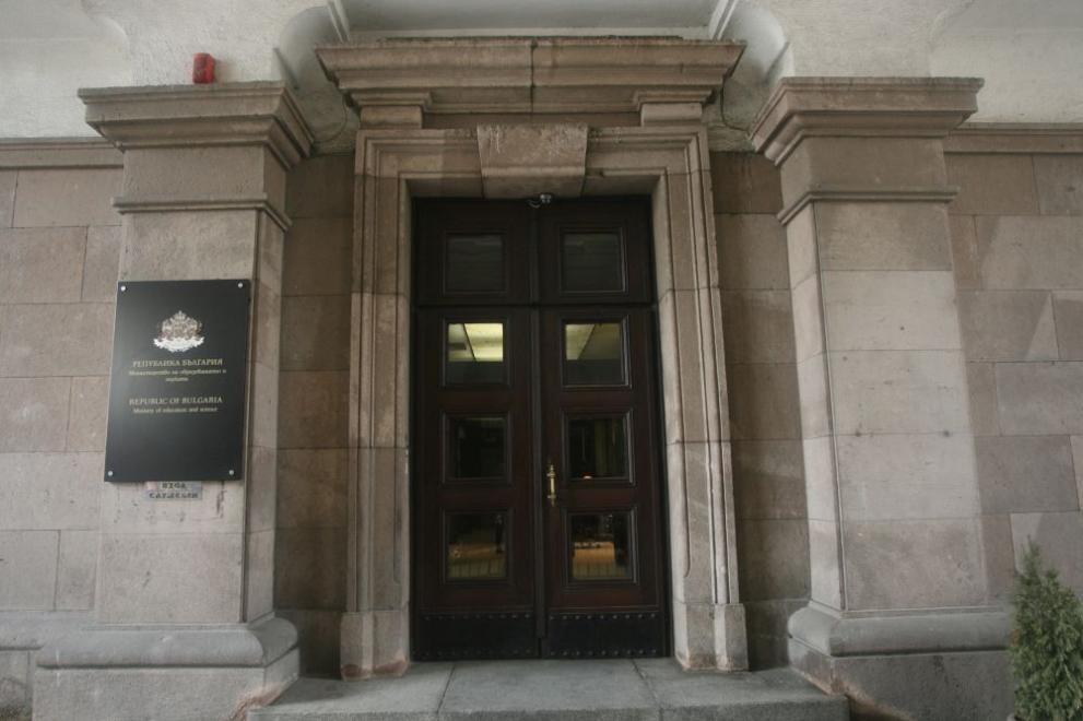 Министерство на образованието и науката ще финансира със 153 000