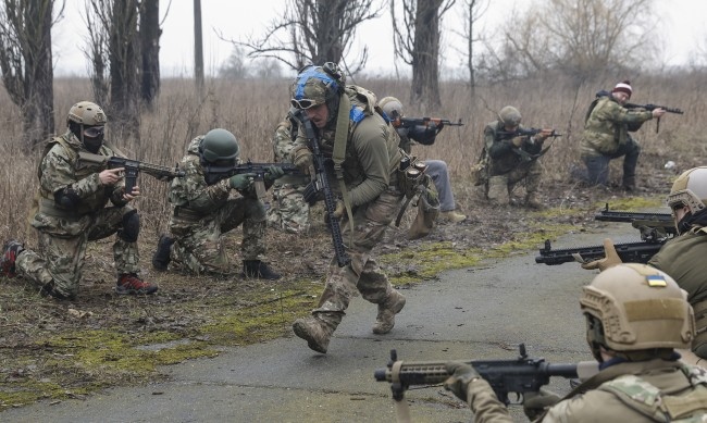 Президентът на Финландия Александър Стуб подписа днес по време на