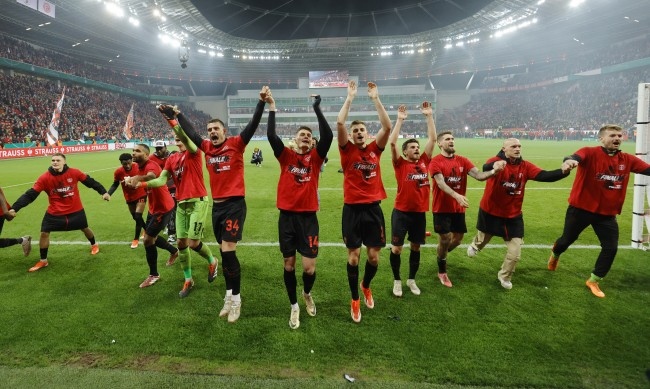 Байер Леверкузен си осигури безпроблемно класиране за финалата в турнира