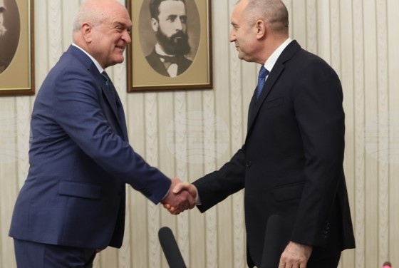 В 9 30 ч Димитър Главчев ще представи списък на избраните от