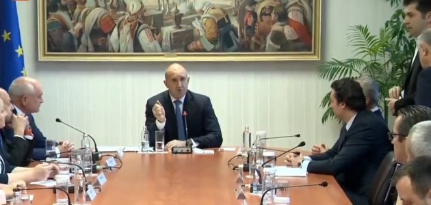 Номинираният за служебен премиер Димитър Главчев представи пред президента състав на