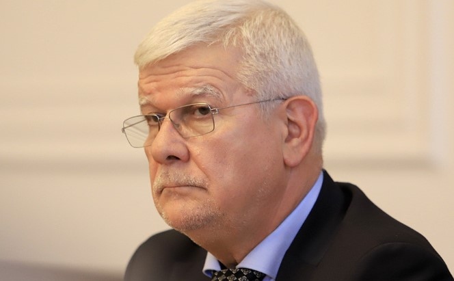 Във връзка със създалата се сложна политическа обстановка в страната