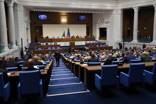 Парламентът одобри с пълно мнозинство корекциите в проектите на общините