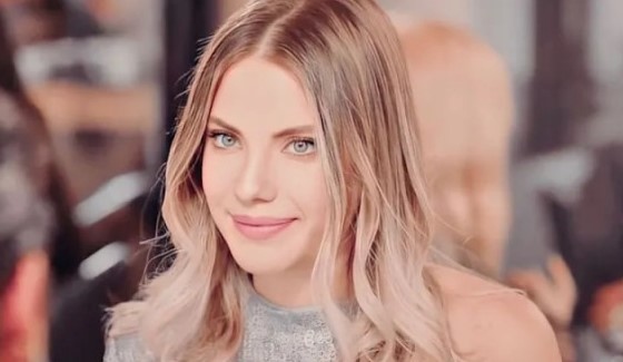 Актрисата и баскетболистът Бурахан Тунджер станаха родители на момиче което