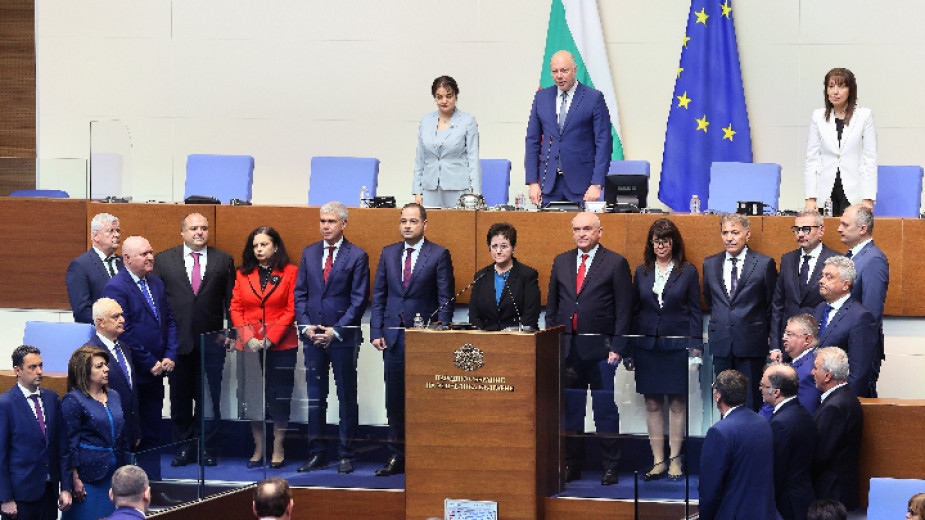 Членовете на служебния кабинет ръководен от Димитър Главчев и назначен